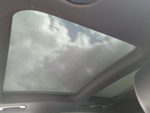 Used 2021 Mercedes-Benz GLC 300 4MATIC image 12