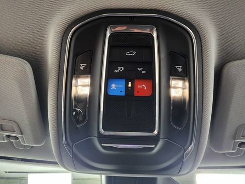Used 2022 Jeep Grand Cherokee Limited AWD/4WD image 32
