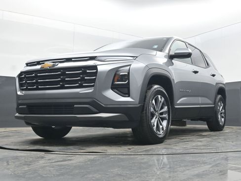 Used 2025 Chevrolet Equinox LT image 22