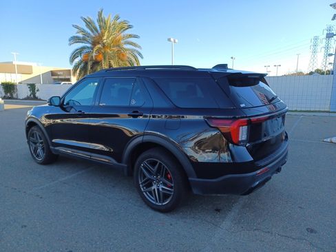 Used 2025 Ford Explorer ST-Line w/ ST-Line Street Pack image 5