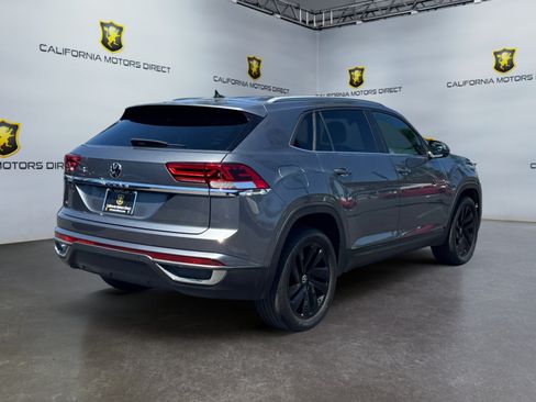 Used 2022 Volkswagen Atlas Cross Sport SE w/ Black Wheel Package FWD image 5
