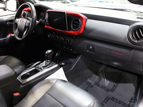 Used 2017 Toyota Tacoma TRD Pro AWD/4WD image 23