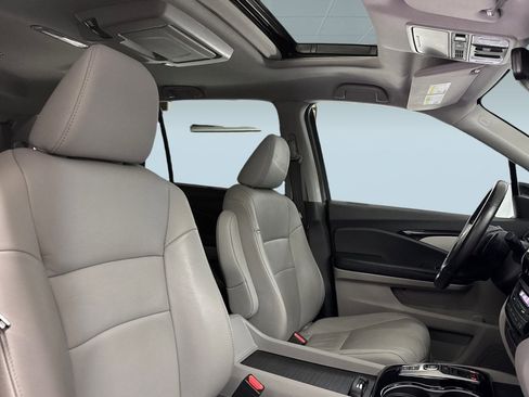 Used 2019 Honda Pilot Touring image 30