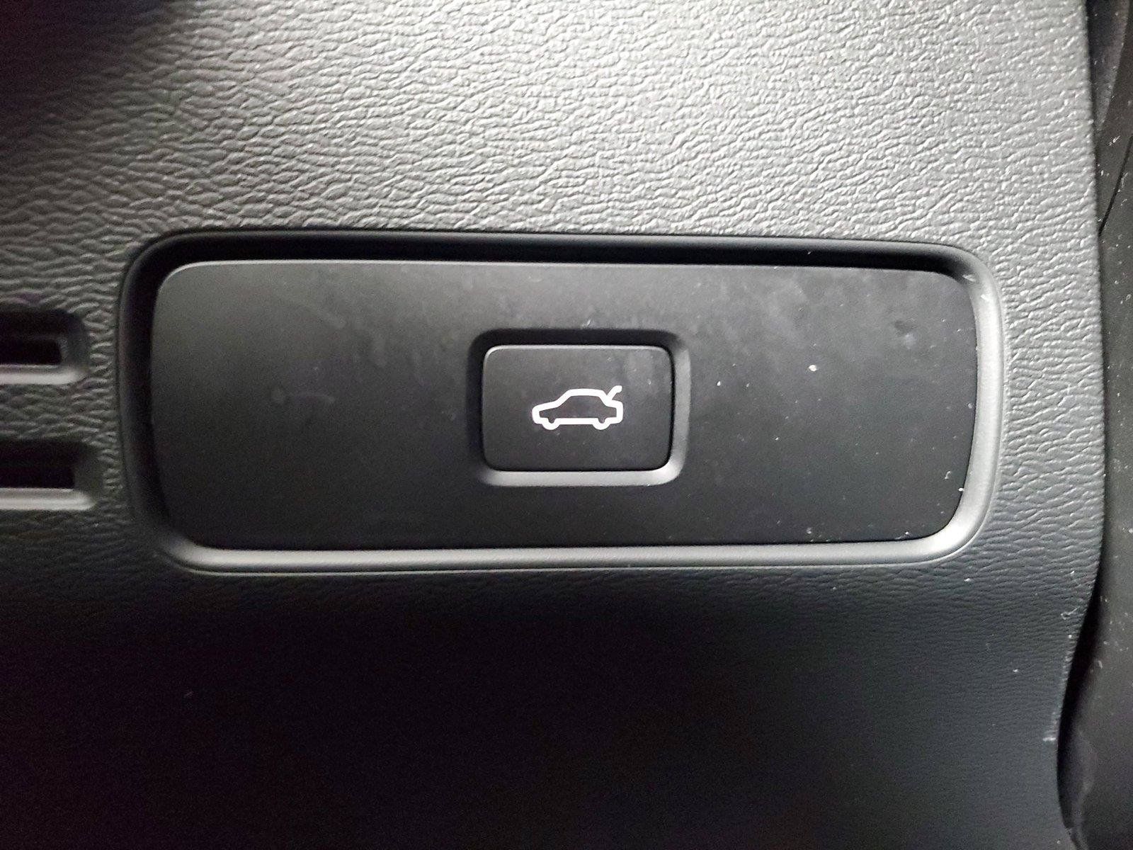Used 2024 Volvo XC40 B5 Ultimate w/ Protection Package Premier AWD/4WD image 35