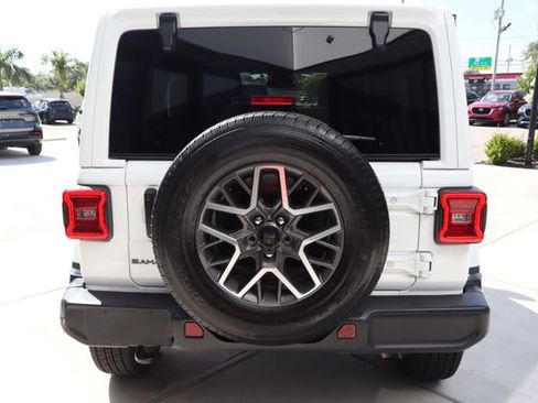 Used 2025 Jeep Wrangler Unlimited Sahara AWD/4WD image 5