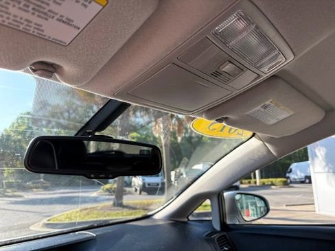 Used 2015 Toyota Venza XLE image 17