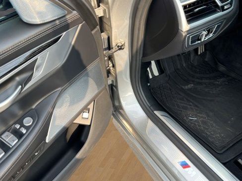 Used 2022 BMW 750i xDrive image 24