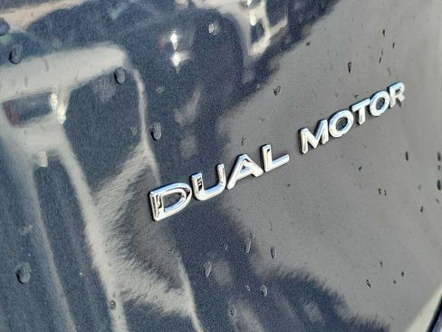 Used 2024 Tesla Model Y Long Range AWD/4WD image 11
