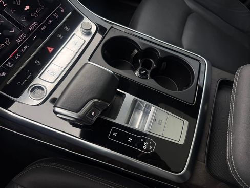 Used 2021 Audi Q8 Prestige w/ Prestige Package image 27