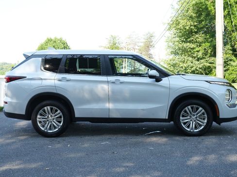 Used 2024 Mitsubishi Outlander ES FWD image 8