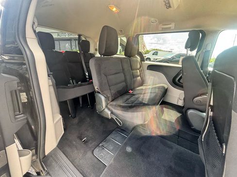 Used 2019 Dodge Grand Caravan SE FWD image 57