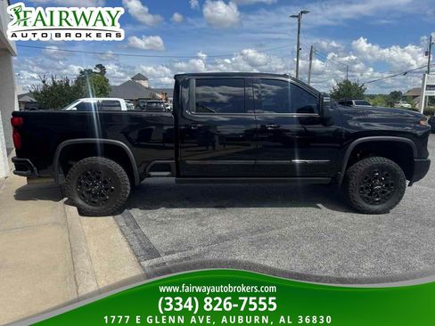 Used 2024 Chevrolet Silverado 2500 High Country w/ Midnight Edition AWD/4WD image 5