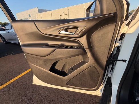 Used 2019 Chevrolet Equinox LT FWD image 18