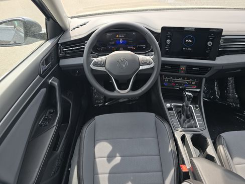 New 2026 Volkswagen Jetta SE FWD image 18
