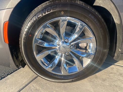 Used 2016 Chrysler 300 Limited image 42