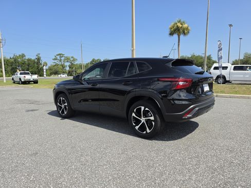 New 2026 Chevrolet Trax RS w/ Sunroof Package FWD image 8