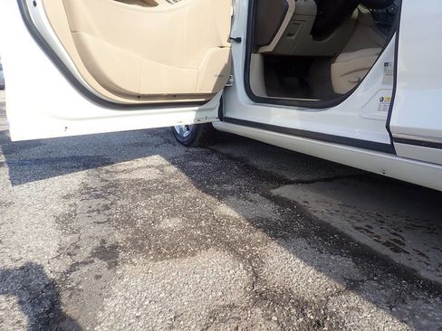 Used 2012 Buick LaCrosse Premium image 11