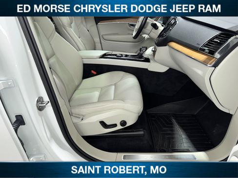 Used 2022 Volvo XC90 T6 Momentum w/ Advanced Package image 34
