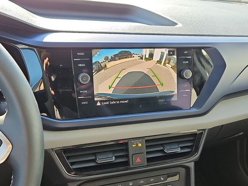 Certified 2022 Volkswagen Taos SE image 16