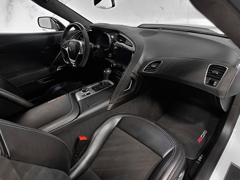 Used 2019 Chevrolet Corvette Z06 image 9