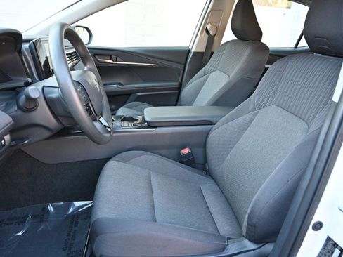 Used 2025 Toyota Camry LE image 13