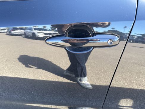 Used 2021 Toyota Corolla LE image 12