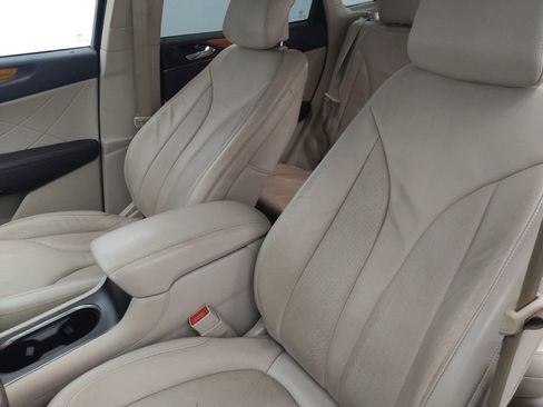 Used 2018 Lincoln MKC Select w/ Select Plus Package FWD image 17