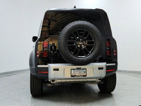 Used 2025 Land Rover Defender 110 S image 4