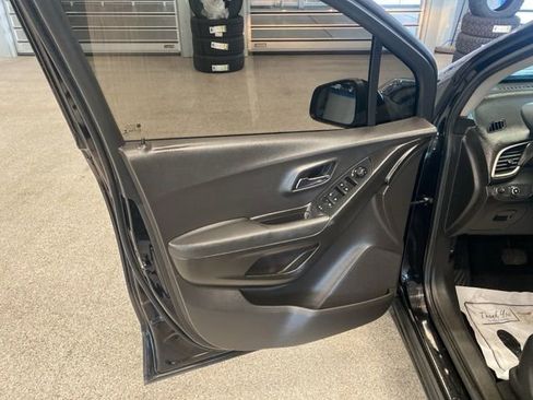Used 2017 Chevrolet Trax LS FWD image 21