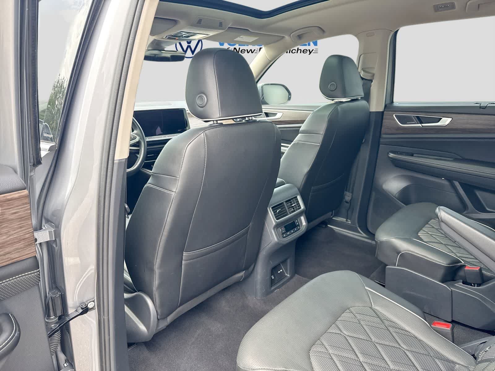 Used 2024 Volkswagen Atlas SEL Premium R-Line AWD/4WD image 25