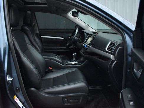 Certified 2017 Toyota Highlander SE image 25