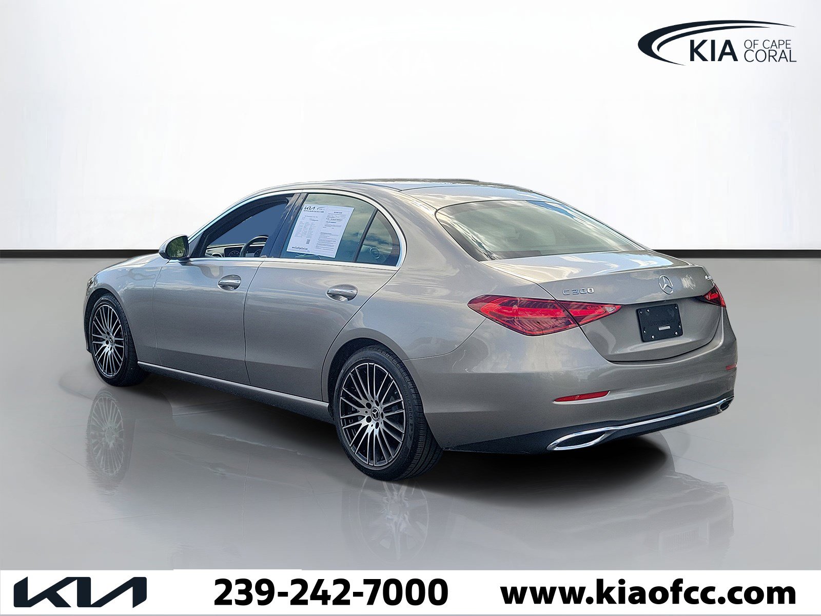 Used 2022 Mercedes-Benz C 300 4MATIC Sedan image 4