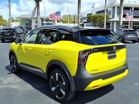 Used 2025 Nissan Kicks SR FWD image 12