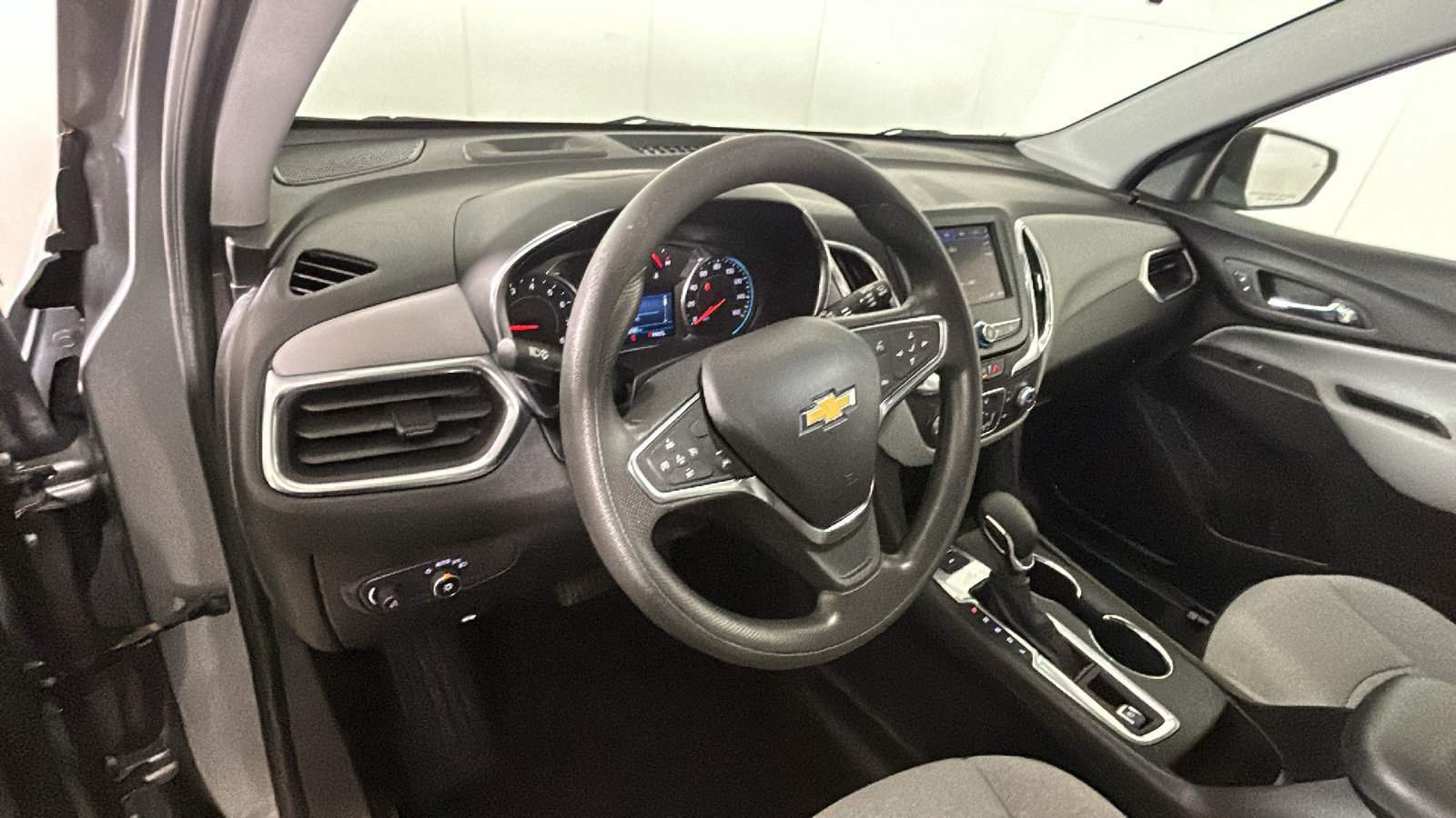 Used 2024 Chevrolet Equinox LS w/ LS Convenience Package AWD/4WD image 17