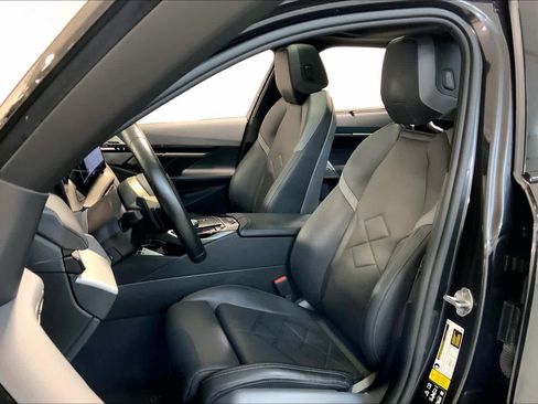 Certified 2024 BMW 530i xDrive w/ M Sport Package image 7