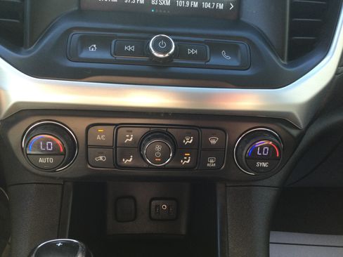Used 2018 GMC Acadia SLE FWD image 12