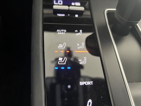 Certified 2022 Porsche Macan S AWD/4WD image 23