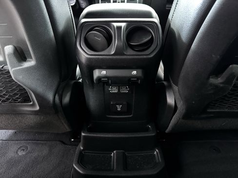 Used 2021 Jeep Wrangler Unlimited Rubicon image 45