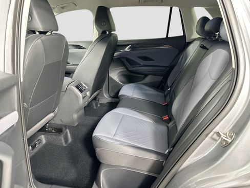 Certified 2025 Volkswagen Tiguan SE image 21