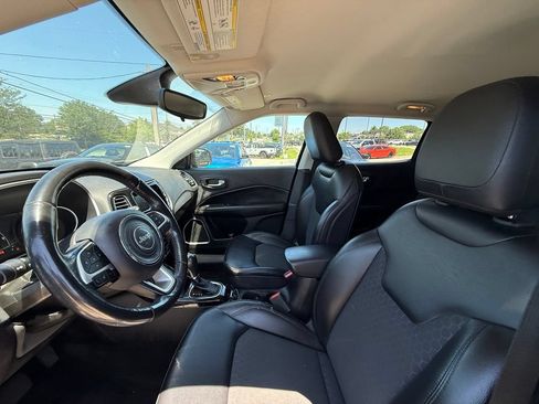 Used 2019 Jeep Compass Latitude AWD/4WD image 12