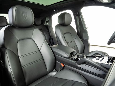 New 2026 Porsche Cayenne Coupe AWD/4WD image 24