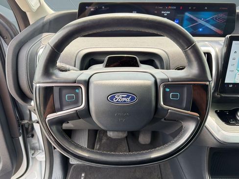 Certified 2025 Ford Expedition Platinum AWD/4WD image 15