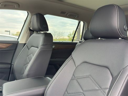 New 2026 Volkswagen Atlas SE image 11