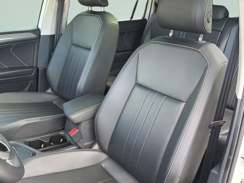 Certified 2023 Volkswagen Tiguan SE w/ Panoramic Sunroof Package FWD image 28