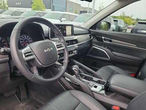 Used 2022 Kia Telluride EX w/ EX Premium Package FWD image 13