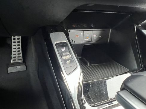 Certified 2024 Kia Sorento SX image 33