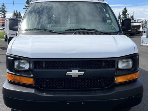 Used 2016 Chevrolet Express 2500 RWD image 2