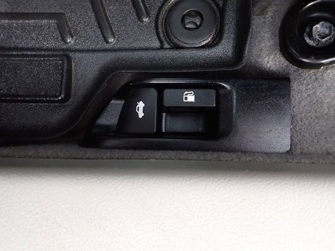 Used 2012 Toyota Camry XLE FWD image 25