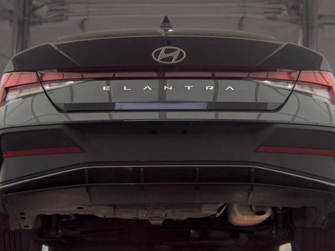 Used 2026 Hyundai Elantra SE FWD image 6