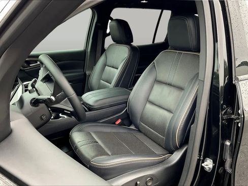 Used 2025 Chevrolet Traverse High Country w/ LPO, Floor Liner Package FWD image 15